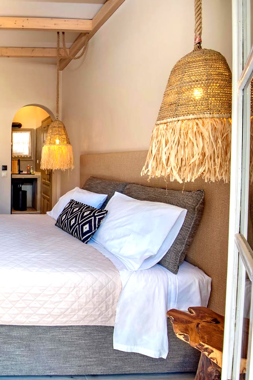 Ενοικιαζόμενο Στούντιο, Παξοί